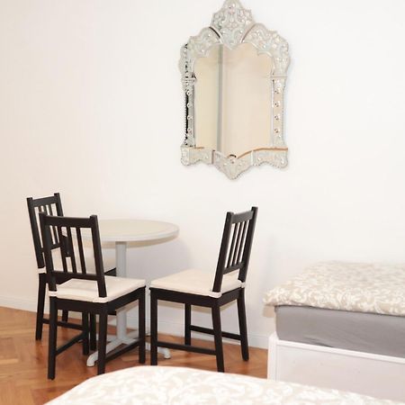 At The Blue Lion & Parking Assistance Apartment Prague Luaran gambar