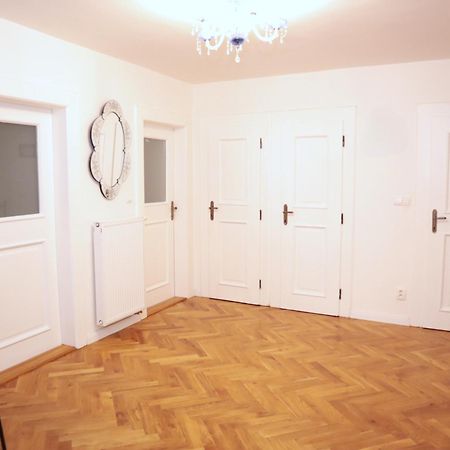 At The Blue Lion & Parking Assistance Apartment Prague Luaran gambar