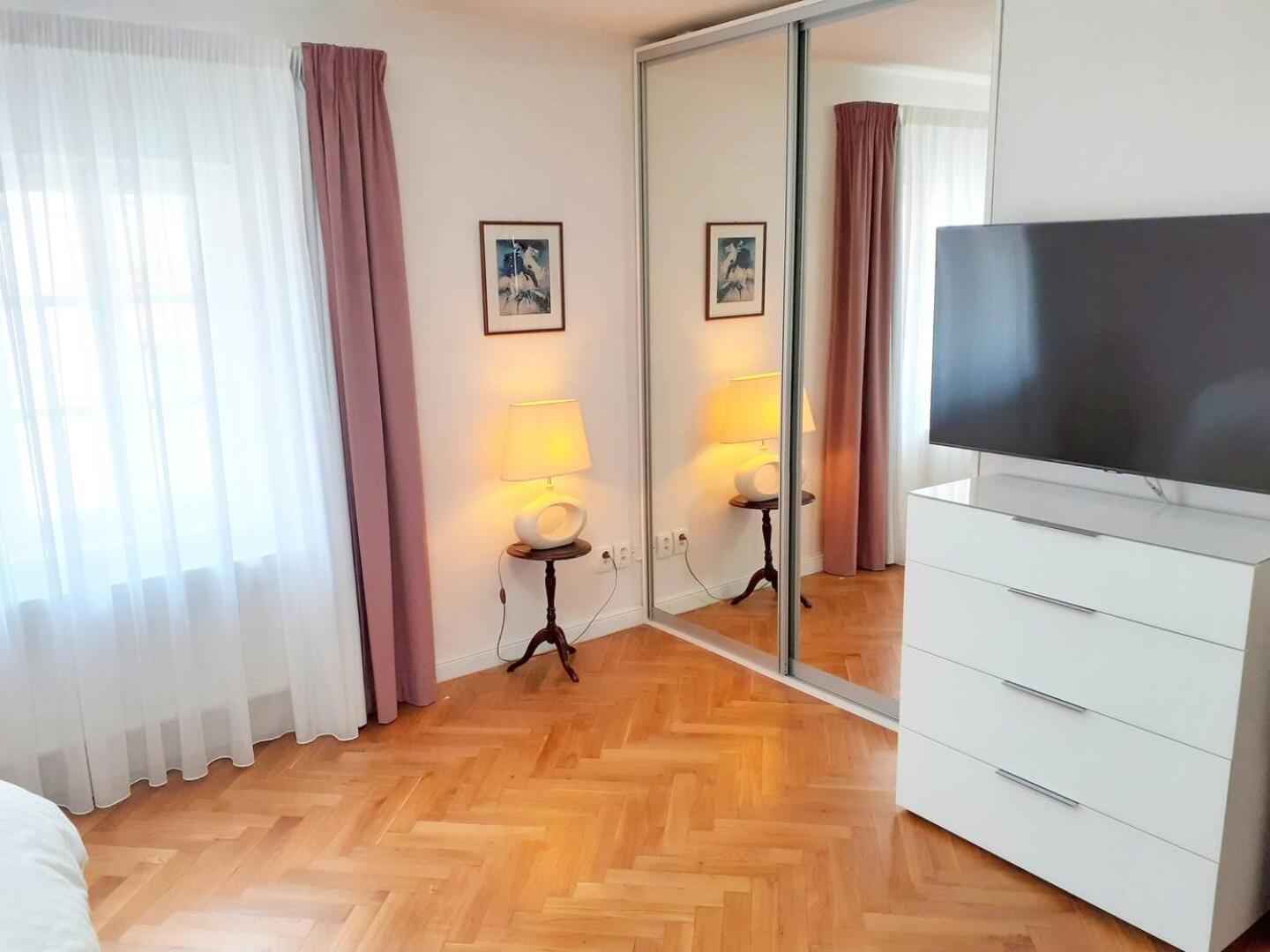 At The Blue Lion & Parking Assistance Apartment Prague Luaran gambar