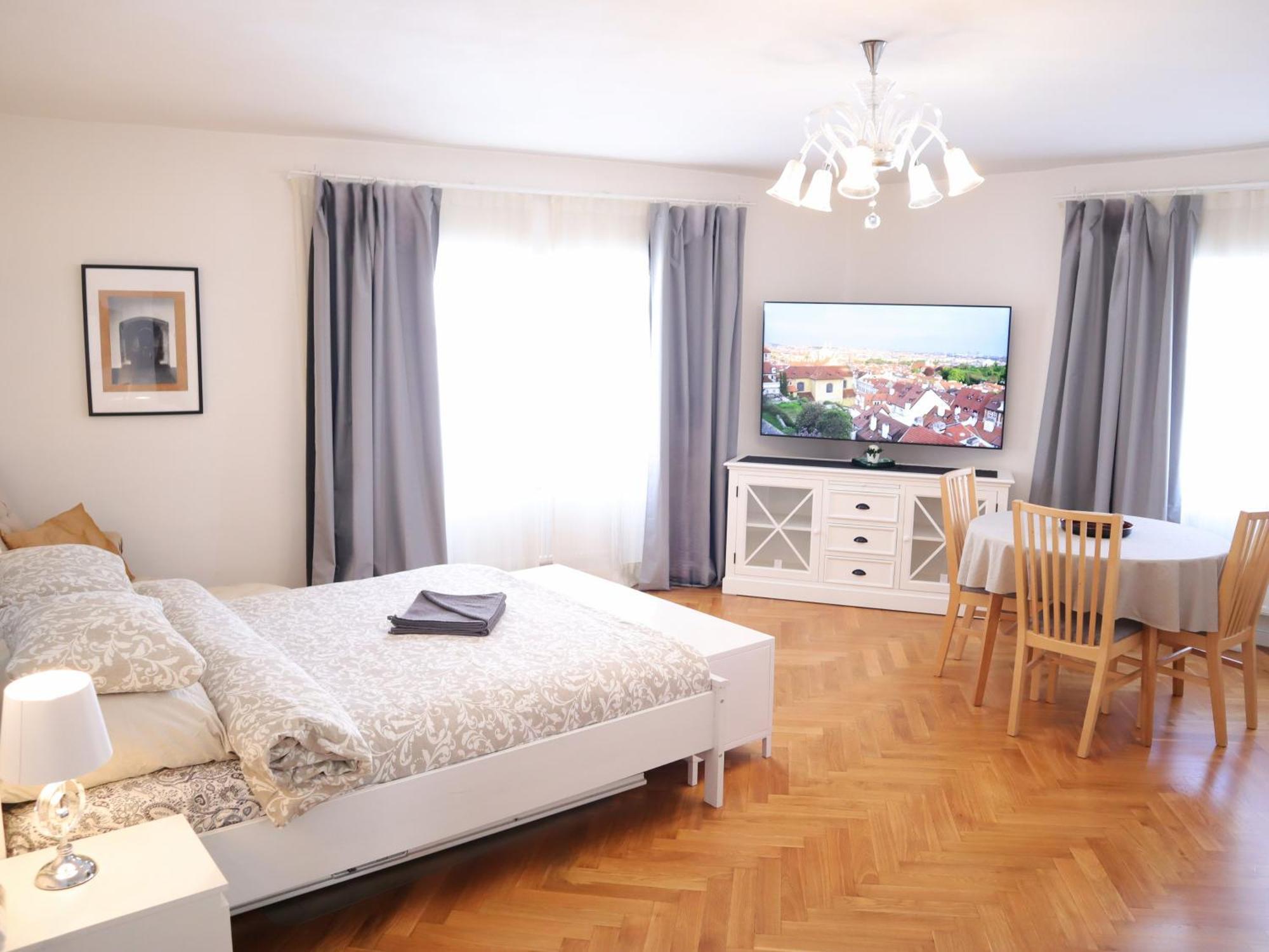 At The Blue Lion & Parking Assistance Apartment Prague Luaran gambar